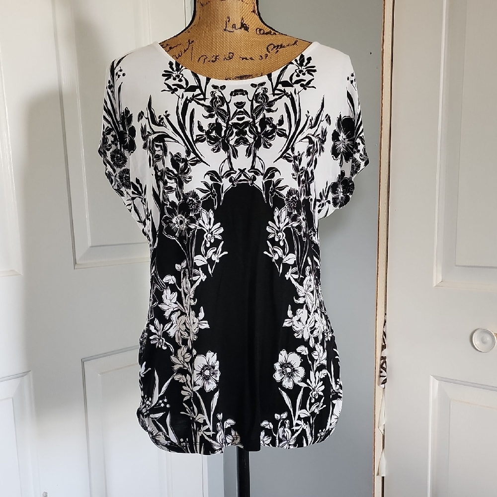 Apt. 9 Black and White Dolman Sleeve Graphic Blouse
